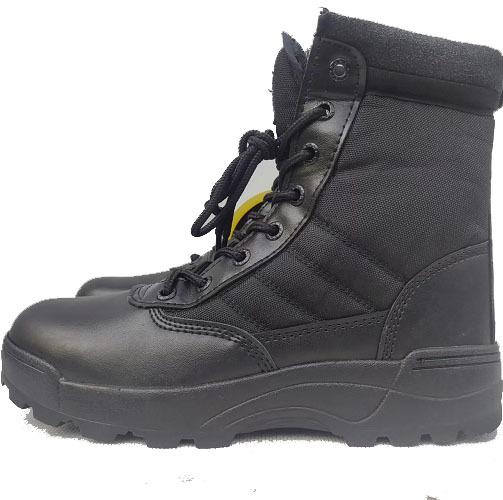 Lightweight tactical desert combat boots with durable construction, ideal for all-terrain and outdoor activities.